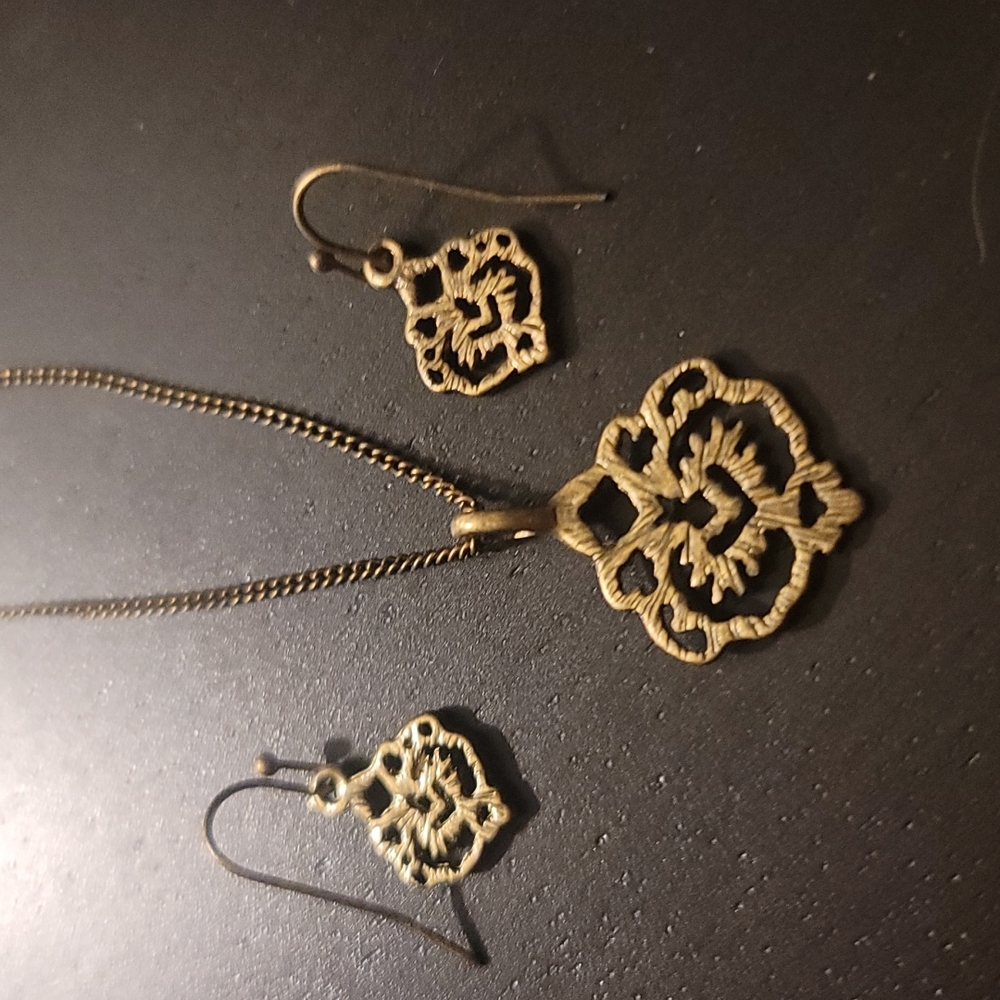 VINTAGE SAQ NECKLACE and EARRINGS SET